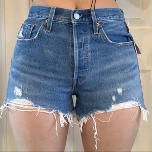 Levi’s High Rise 501 Shorts • 27